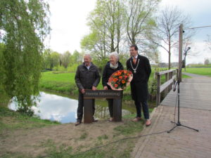 Onthulde bord (Foto Rob Stevens)